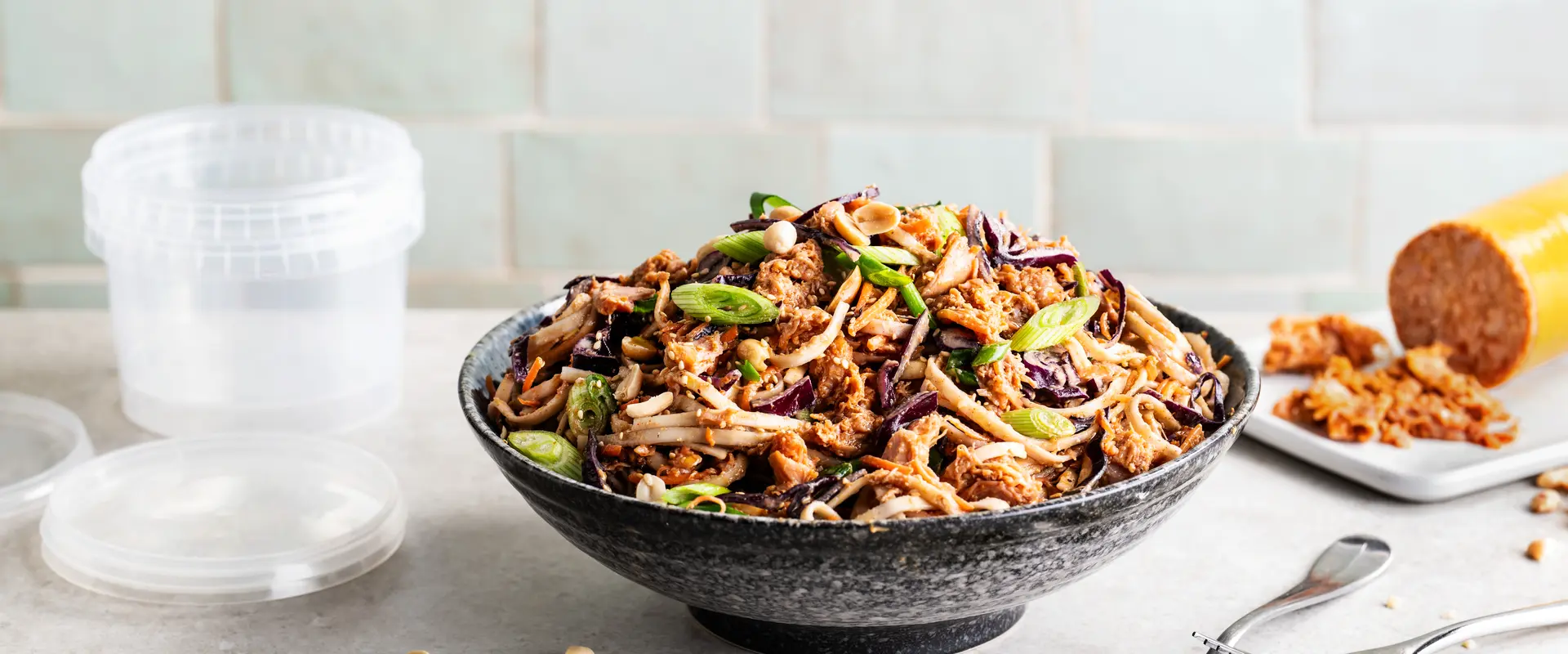 IMPERIAL_PULLED CHICKEN_noedel salade